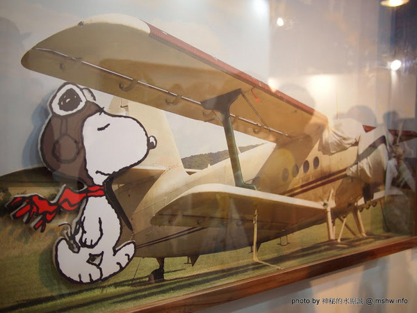 走進花生漫畫: Snoopy 65週年巡迴特展(高雄場)：【景點】走進花生漫畫 Snoopy 65週年巡迴特展@高雄鹽埕駁二藝術特區捷運MRT鹽埕埔 : 可愛小獵犬的吸睛濕背秀!