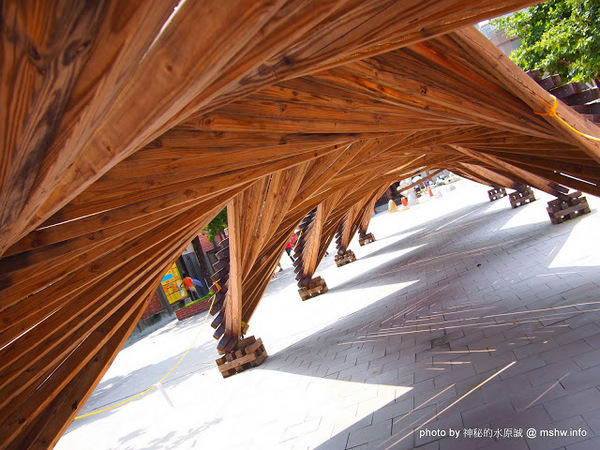 走進花生漫畫: Snoopy 65週年巡迴特展(高雄場)：【景點】走進花生漫畫 Snoopy 65週年巡迴特展@高雄鹽埕駁二藝術特區捷運MRT鹽埕埔 : 可愛小獵犬的吸睛濕背秀!