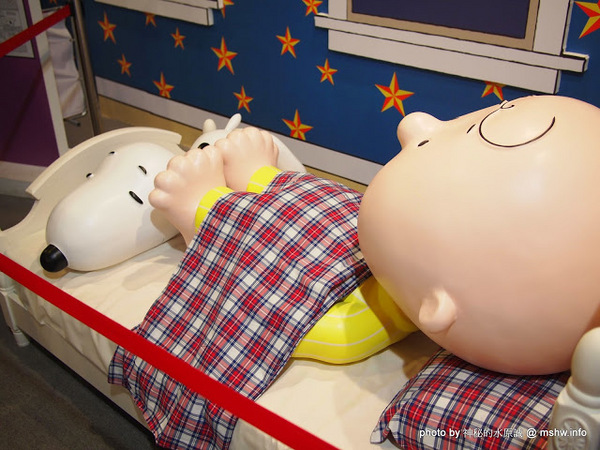 走進花生漫畫: Snoopy 65週年巡迴特展(高雄場)：【景點】走進花生漫畫 Snoopy 65週年巡迴特展@高雄鹽埕駁二藝術特區捷運MRT鹽埕埔 : 可愛小獵犬的吸睛濕背秀!