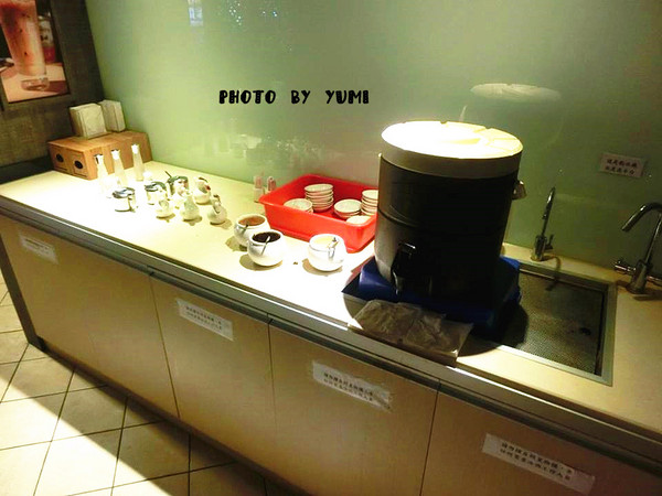 哄供港式茶餐廳：【台中食記】最黯然消魂的茶餐廳!哄堂開懷好味與供@哄供港式茶餐廳