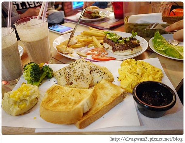 捷運板橋站-BOX DINNER-巴克斯美式小館-萬聖節-新菜單-漢堡-法士達-奶昔-墨西哥酥餅-早午餐-學生優惠-早鳥套餐-47-740-1