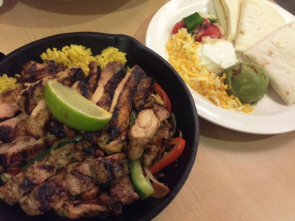 巴克斯美式小館：[板橋新埔站]吃完鐵板法士達，散步到新北耶誕城吧－巴克斯美式小館