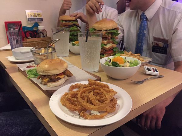 巴克斯美式小館：[板橋新埔站]吃完鐵板法士達，散步到新北耶誕城吧－巴克斯美式小館