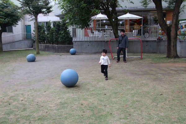 鞋寶觀光工廠：[台中西屯區]鞋寶觀光工廠，小孩兒 超愛自已DIY的帆布鞋。