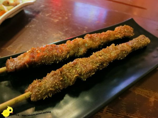 【台北】板橋-WOW！烤串燒店-一起到教室用餐吧-新疆羊肉串