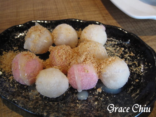 炸湯圓(紅白繽紛樂)~参和院%2F參和院 台灣風格飲食~創意餐點%2F可愛造型包子%2F刺猬叉燒包%2F蘑菇包%2F奶酥包%2F兔子包%2F虎皮刈包%2F斑馬刈包%2F彩虹銀絲卷%2F五味九孔鮑甜筒