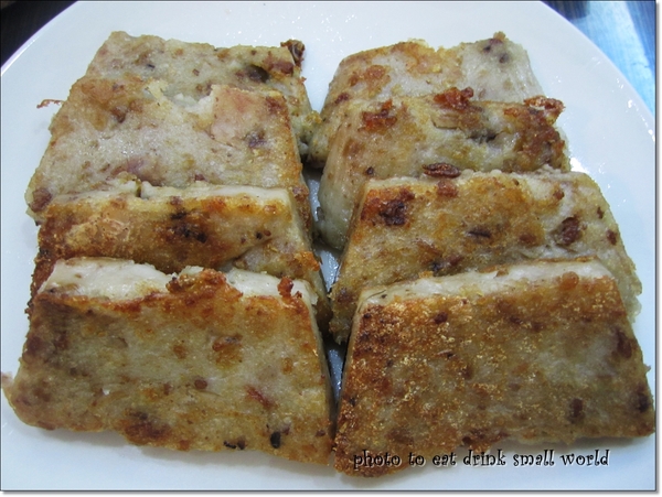 德祿食品（蘿蔔糕專賣）(旗鑑店)：『德祿食品-蘿蔔糕專賣(德祿旗鑑店)』結合了台式與港式的綜合體，讓你吃蘿蔔糕不再是一成不變哦!!!