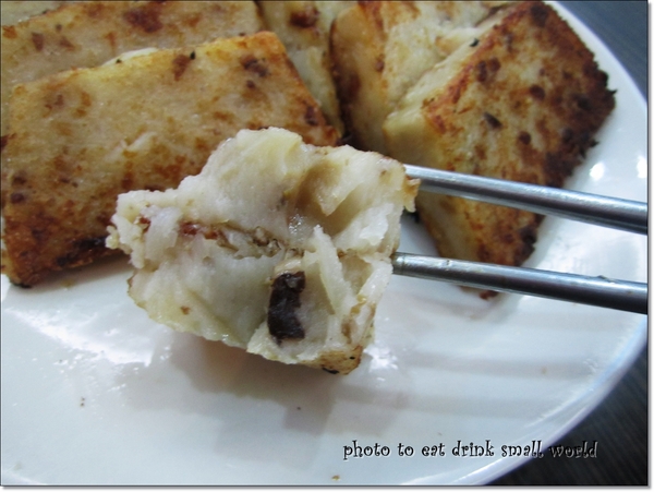 德祿食品（蘿蔔糕專賣）(旗鑑店)：『德祿食品-蘿蔔糕專賣(德祿旗鑑店)』結合了台式與港式的綜合體，讓你吃蘿蔔糕不再是一成不變哦!!!