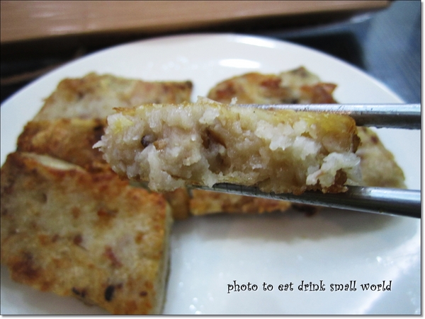 德祿食品（蘿蔔糕專賣）(旗鑑店)：『德祿食品-蘿蔔糕專賣(德祿旗鑑店)』結合了台式與港式的綜合體，讓你吃蘿蔔糕不再是一成不變哦!!!