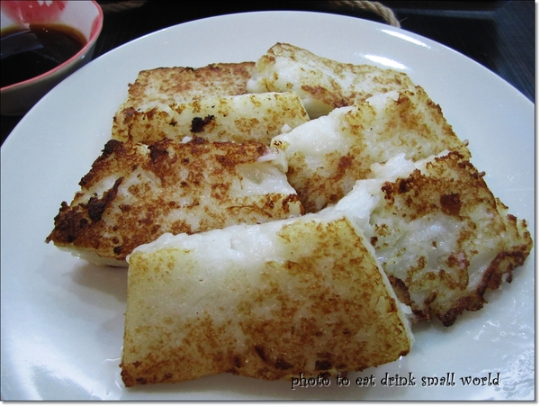 德祿食品（蘿蔔糕專賣）(旗鑑店)：『德祿食品-蘿蔔糕專賣(德祿旗鑑店)』結合了台式與港式的綜合體，讓你吃蘿蔔糕不再是一成不變哦!!!