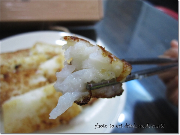 德祿食品（蘿蔔糕專賣）(旗鑑店)：『德祿食品-蘿蔔糕專賣(德祿旗鑑店)』結合了台式與港式的綜合體，讓你吃蘿蔔糕不再是一成不變哦!!!