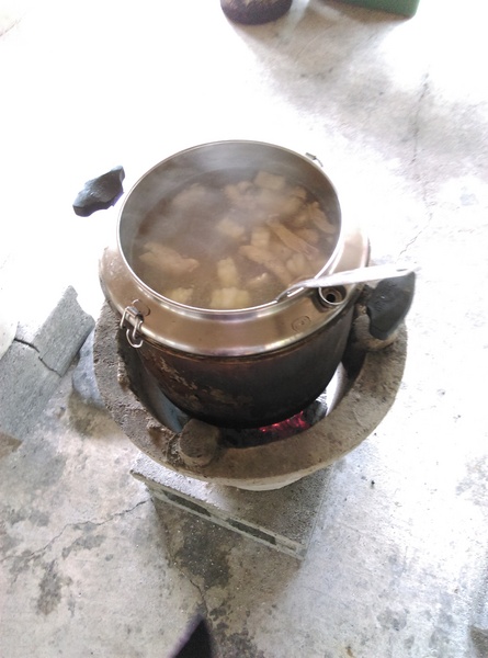 青宏畜牧場:南投八卦山青宏畜牧場無菜單料理**一人200吃到飽**