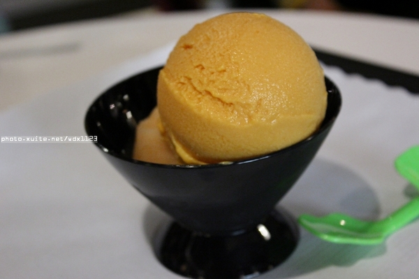 FRajo：FRajo✪新鮮健康低熱量的冰淇淋~我來吃你啦~103.05.18