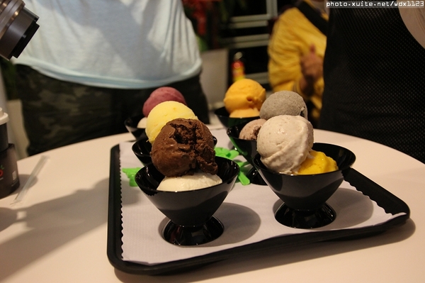 FRajo：FRajo✪新鮮健康低熱量的冰淇淋~我來吃你啦~103.05.18