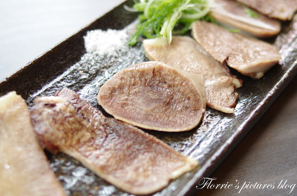 牛嫂溫體牛肉火鍋：合作~牛嫂溫體牛肉鍋~老闆推薦秘密菜單-牛肝料理，你嚐過沒？！