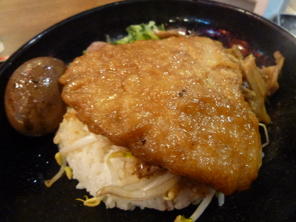 春水堂人文茶館(（大墩店、公益店、經國店）)：【台中西區】春水堂初體驗，叫姊姊不要叫阿姨XDD－春水堂人文茶館(勤美誠品店)