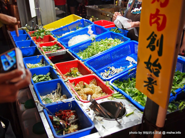 大台中龍富觀光夜市:【景點】台中龍富觀光夜市@南屯 : 三強鼎立?大台中的宵夜好夥伴! 動線尚可但攤位沒有號稱的多