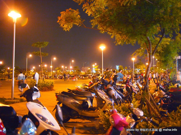 大台中龍富觀光夜市:【景點】台中龍富觀光夜市@南屯 : 三強鼎立?大台中的宵夜好夥伴! 動線尚可但攤位沒有號稱的多