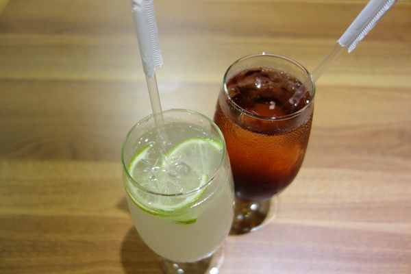 Brookhurst CaliPHOnia  布魯克加州式越南餐廳：布魯克加州式越南餐廳+異國美食+加州清淡遇上越南酸辣+雞肉河粉+BBQ豬+素食春捲+新鮮檸檬蘇打+東區+