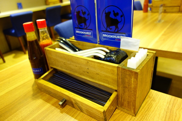 Brookhurst CaliPHOnia  布魯克加州式越南餐廳：布魯克加州式越南餐廳+異國美食+加州清淡遇上越南酸辣+雞肉河粉+BBQ豬+素食春捲+新鮮檸檬蘇打+東區+