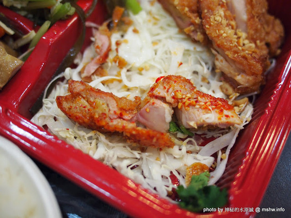 東泰鮮泰式椒麻雞飯：【食記】高雄東泰鮮泰式椒麻雞飯@苓雅MRT三多商圈 : 酥脆可口,麻中帶勁…小菜也不算難吃