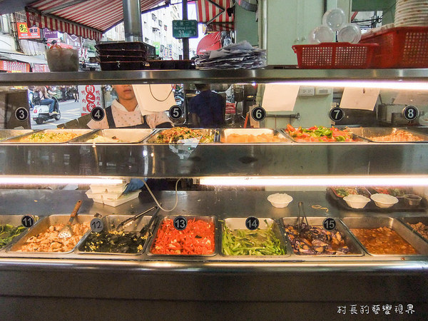 東泰鮮泰式椒麻雞飯:【食記】{高雄。苓雅區}高雄捷運。三多站的東泰鮮泰式便當出外人的飽食便當