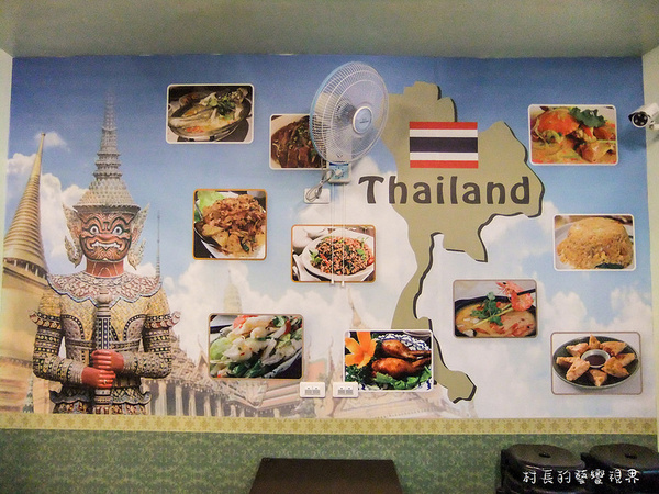 東泰鮮泰式椒麻雞飯:【食記】{高雄。苓雅區}高雄捷運。三多站的東泰鮮泰式便當出外人的飽食便當