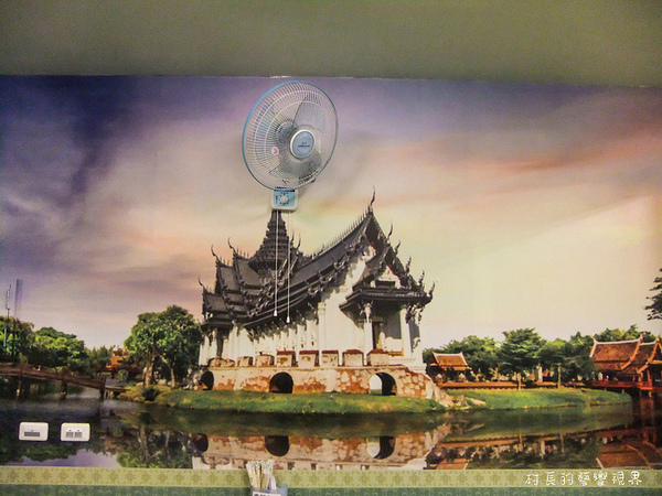 東泰鮮泰式椒麻雞飯:【食記】{高雄。苓雅區}高雄捷運。三多站的東泰鮮泰式便當出外人的飽食便當