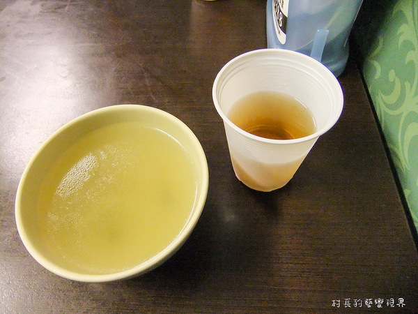 東泰鮮泰式椒麻雞飯:【食記】{高雄。苓雅區}高雄捷運。三多站的東泰鮮泰式便當出外人的飽食便當