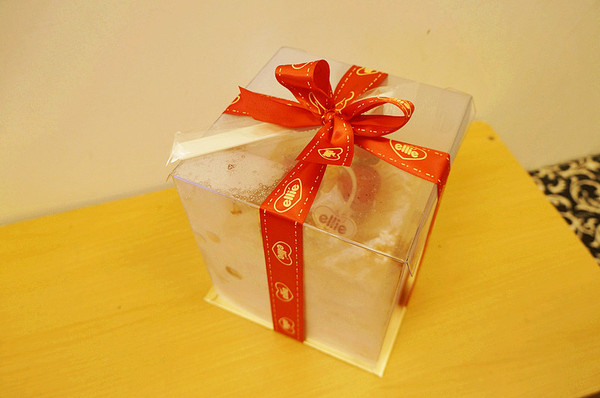 Ellie 耶里西點:信義安和站♬ㄠ嗚~女孩大心尖叫夢幻草莓千層派!(指)精緻生日蛋糕首選 Ellie 耶里西點