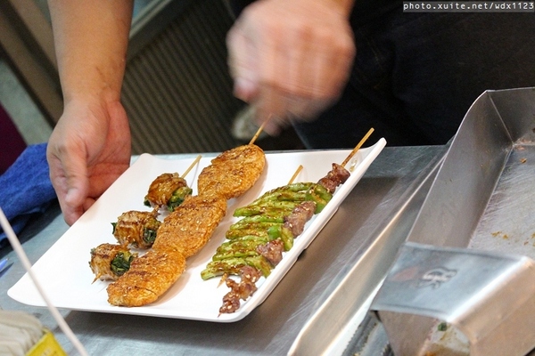 品燒碳烤美食(陳平店):品燒碳烤美食(陳平店)☼平價碳烤~我❤豬肉蔥串~103.04.24