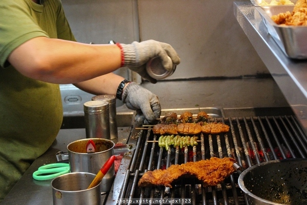 品燒碳烤美食(陳平店):品燒碳烤美食(陳平店)☼平價碳烤~我❤豬肉蔥串~103.04.24
