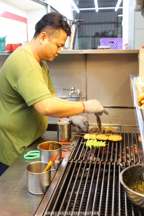 品燒碳烤美食(陳平店):品燒碳烤美食(陳平店)☼平價碳烤~我❤豬肉蔥串~103.04.24