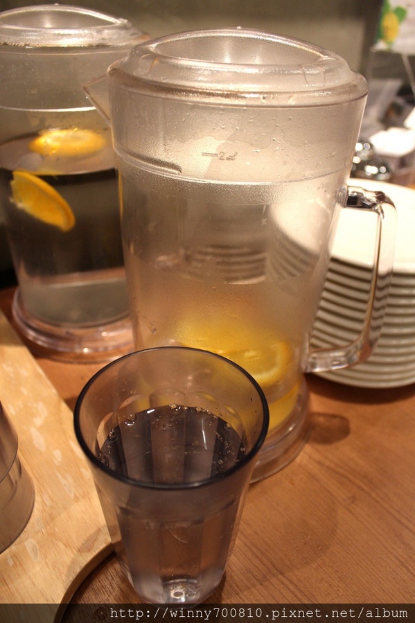 TINO'S PIZZA CAFE 堤諾比薩(莊敬門市)：台北/信義 義式自然發酵甜在星PIZZA，香Q有食趣!【TINO'S PIZZA CAFE堤諾比薩】（莊敬店）捷運101/世貿站