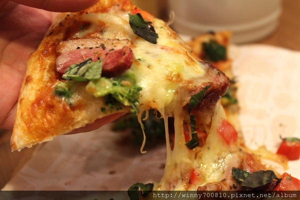 TINO'S PIZZA CAFE 堤諾比薩(莊敬門市)：台北/信義 義式自然發酵甜在星PIZZA，香Q有食趣!【TINO'S PIZZA CAFE堤諾比薩】（莊敬店）捷運101/世貿站