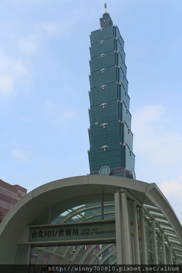 TINO'S PIZZA CAFE 堤諾比薩(莊敬門市)：台北/信義 義式自然發酵甜在星PIZZA，香Q有食趣!【TINO'S PIZZA CAFE堤諾比薩】（莊敬店）捷運101/世貿站