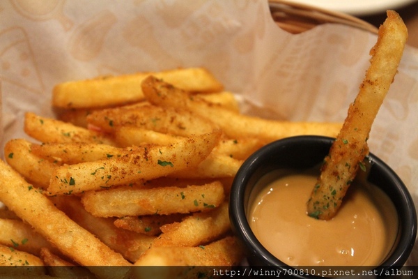 TINO'S PIZZA CAFE 堤諾比薩(莊敬門市)：台北/信義 義式自然發酵甜在星PIZZA，香Q有食趣!【TINO'S PIZZA CAFE堤諾比薩】（莊敬店）捷運101/世貿站