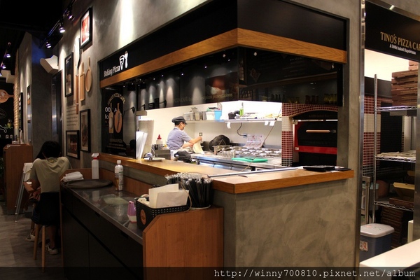TINO'S PIZZA CAFE 堤諾比薩(莊敬門市)：台北/信義 義式自然發酵甜在星PIZZA，香Q有食趣!【TINO'S PIZZA CAFE堤諾比薩】（莊敬店）捷運101/世貿站