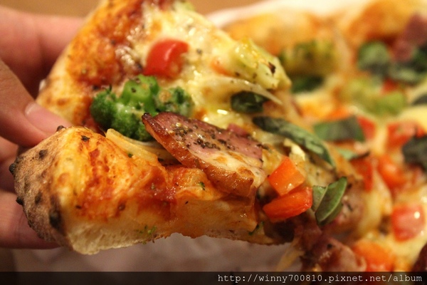 TINO'S PIZZA CAFE 堤諾比薩(莊敬門市)：台北/信義 義式自然發酵甜在星PIZZA，香Q有食趣!【TINO'S PIZZA CAFE堤諾比薩】（莊敬店）捷運101/世貿站