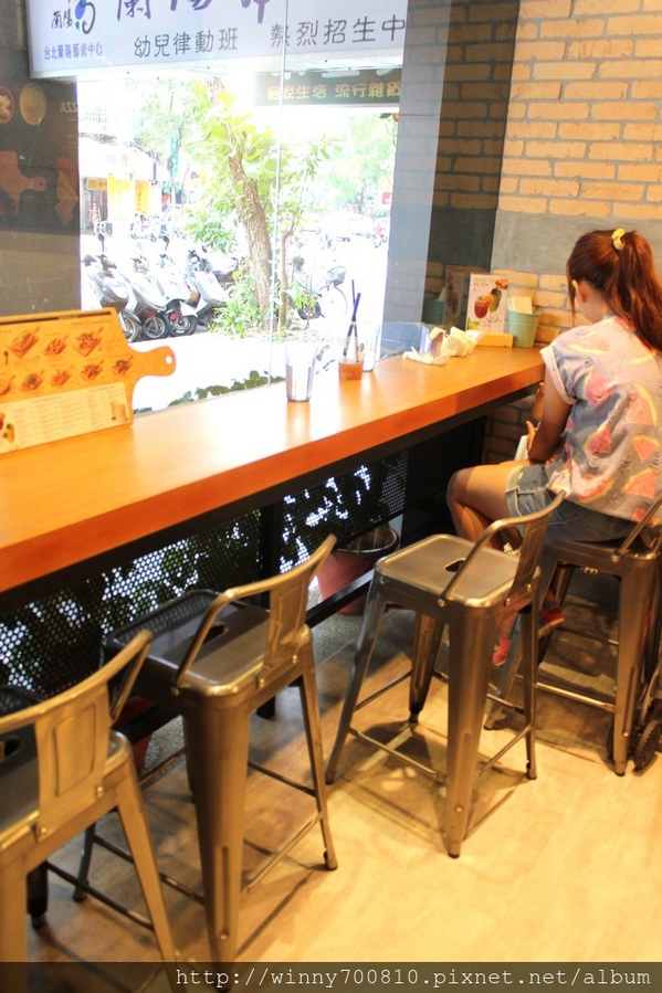 TINO'S PIZZA CAFE 堤諾比薩(莊敬門市)：台北/信義 義式自然發酵甜在星PIZZA，香Q有食趣!【TINO'S PIZZA CAFE堤諾比薩】（莊敬店）捷運101/世貿站