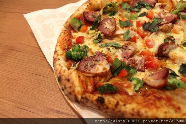 TINO'S PIZZA CAFE 堤諾比薩(莊敬門市)：台北/信義 義式自然發酵甜在星PIZZA，香Q有食趣!【TINO'S PIZZA CAFE堤諾比薩】（莊敬店）捷運101/世貿站