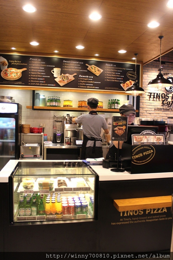 TINO'S PIZZA CAFE 堤諾比薩(莊敬門市)：台北/信義 義式自然發酵甜在星PIZZA，香Q有食趣!【TINO'S PIZZA CAFE堤諾比薩】（莊敬店）捷運101/世貿站