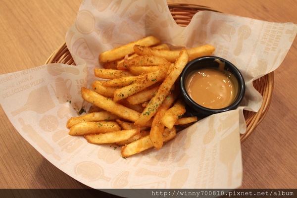 TINO'S PIZZA CAFE 堤諾比薩(莊敬門市)：台北/信義 義式自然發酵甜在星PIZZA，香Q有食趣!【TINO'S PIZZA CAFE堤諾比薩】（莊敬店）捷運101/世貿站