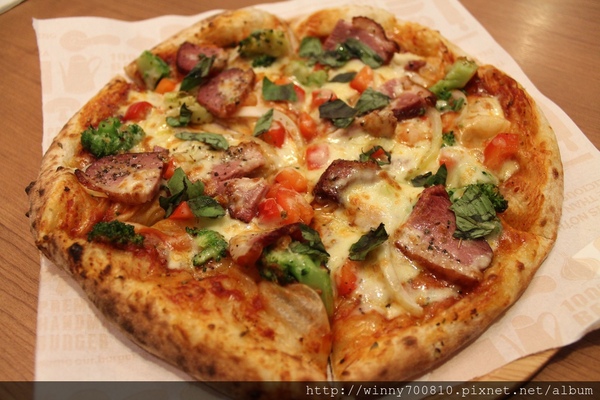 TINO'S PIZZA CAFE 堤諾比薩(莊敬門市)：台北/信義 義式自然發酵甜在星PIZZA，香Q有食趣!【TINO'S PIZZA CAFE堤諾比薩】（莊敬店）捷運101/世貿站