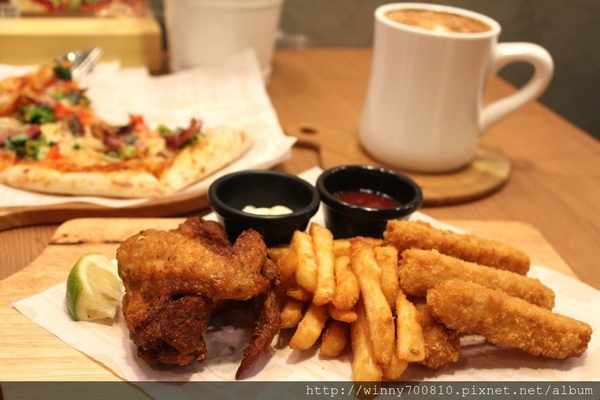 TINO'S PIZZA CAFE 堤諾比薩(莊敬門市)：台北/信義 義式自然發酵甜在星PIZZA，香Q有食趣!【TINO'S PIZZA CAFE堤諾比薩】（莊敬店）捷運101/世貿站