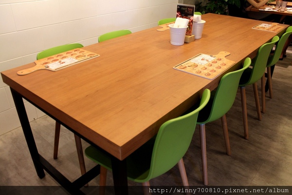 TINO'S PIZZA CAFE 堤諾比薩(莊敬門市)：台北/信義 義式自然發酵甜在星PIZZA，香Q有食趣!【TINO'S PIZZA CAFE堤諾比薩】（莊敬店）捷運101/世貿站