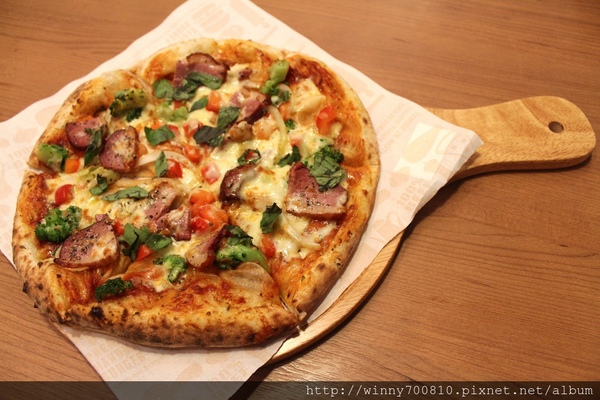 TINO'S PIZZA CAFE 堤諾比薩(莊敬門市)：台北/信義 義式自然發酵甜在星PIZZA，香Q有食趣!【TINO'S PIZZA CAFE堤諾比薩】（莊敬店）捷運101/世貿站