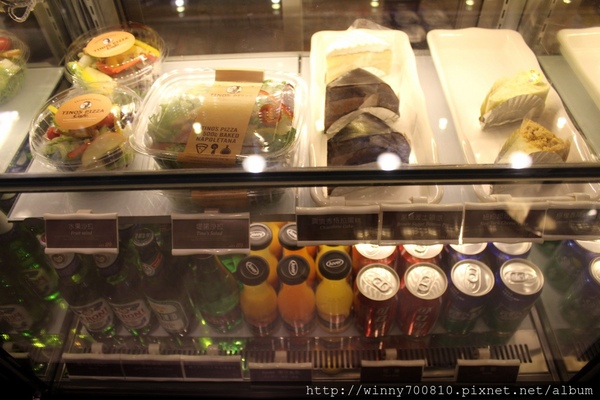 TINO'S PIZZA CAFE 堤諾比薩(莊敬門市)：台北/信義 義式自然發酵甜在星PIZZA，香Q有食趣!【TINO'S PIZZA CAFE堤諾比薩】（莊敬店）捷運101/世貿站