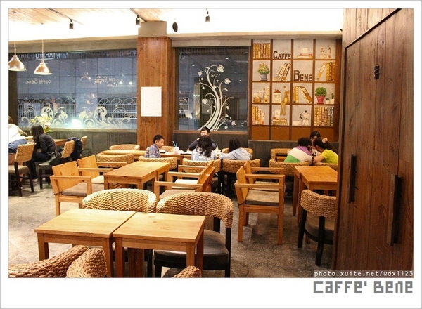 caffe bene韓國咖啡館：Caffe Bene(台中公益店)✪不管有沒有看韓劇，就是要來嚐鮮✪午夜場新選擇~103.04.24
