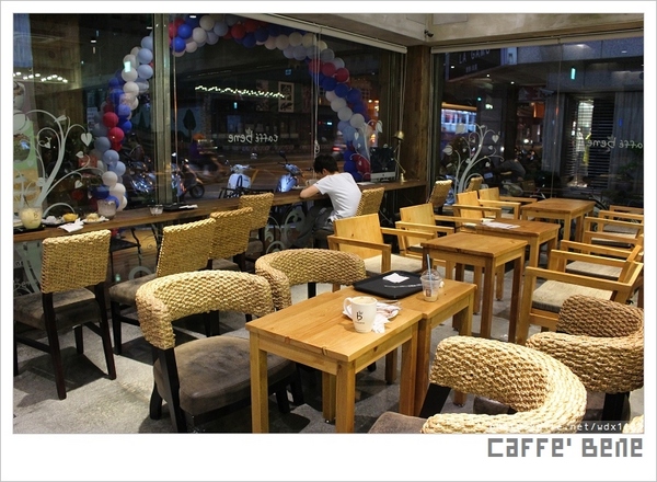 caffe bene韓國咖啡館：Caffe Bene(台中公益店)✪不管有沒有看韓劇，就是要來嚐鮮✪午夜場新選擇~103.04.24
